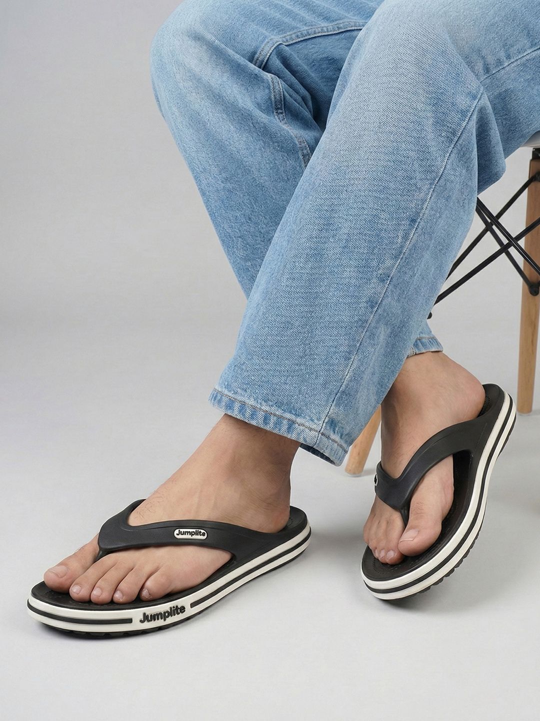 JUMPLITE Men Colourblocked Thong Flip-Flops — view 3