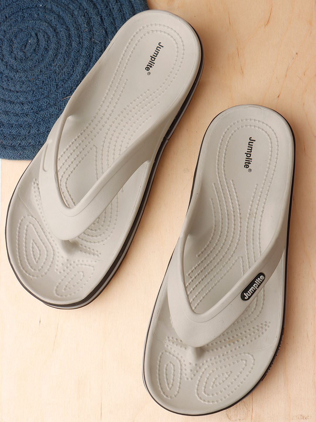 JUMPLITE Men Colourblocked Thong Flip-Flops — view 9