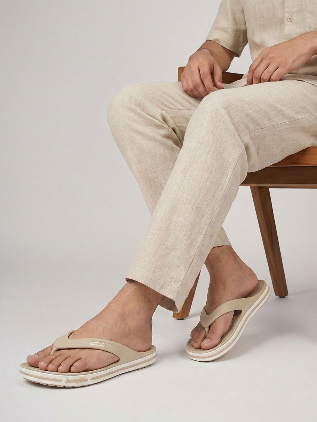 JUMPLITE Men Colourblocked Thong Flip-Flops — view 3